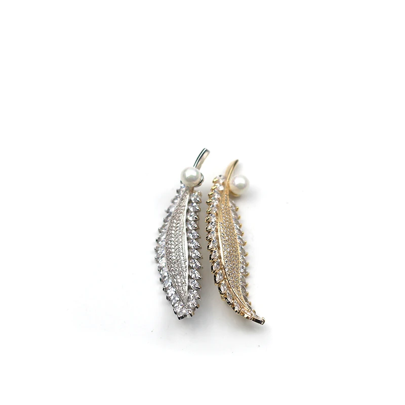 

MADALENA SARARA AAAA Zircon And Crystal Inlaid Pearl Brooch Gol Plated Copper Leaf Style Fine Brooch Pin For Women Jewelry