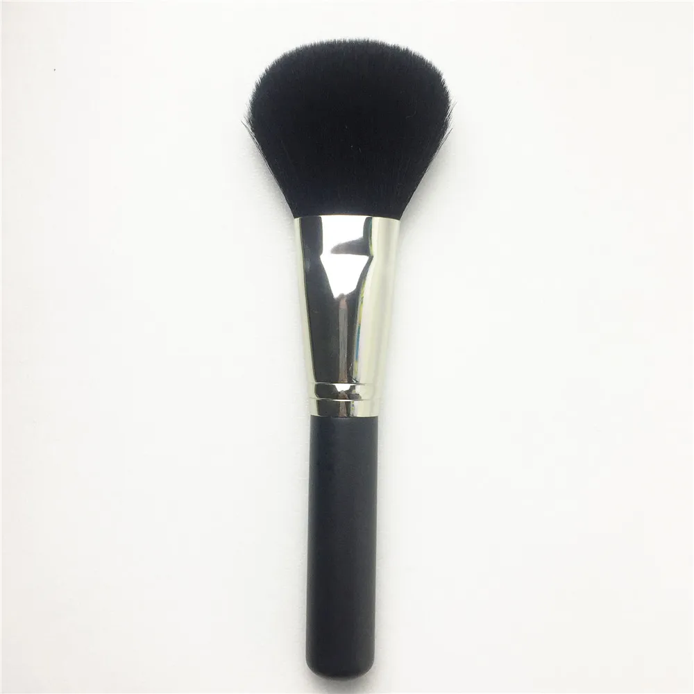 MAC 134 Large Powder Brush - 6