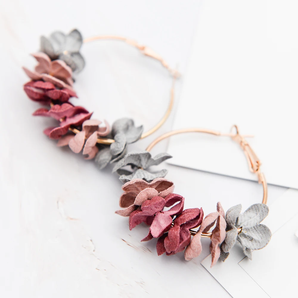 

HUALUO New Arrival Cute Multi Color Flower Dangle Earrings For Women Charm Wholesale Statement Earring Bohemian Holiday Jewelry