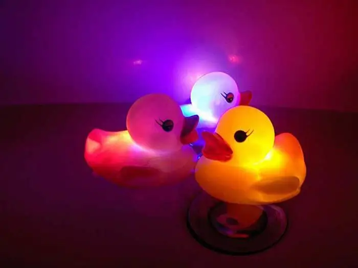 Индукционная Rubber Duck Ванна проблесковый маячок игрушка авто Цвет Изменение Детские Ванная комната игрушки многоцветные светодио дный