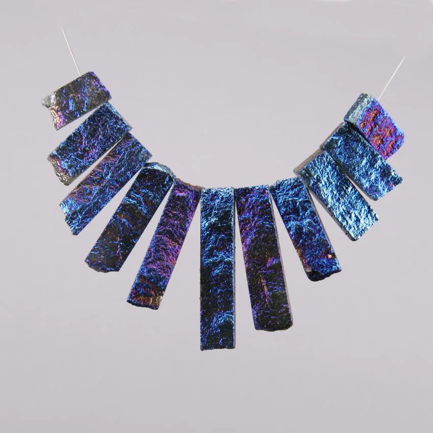 11pcs/str Blue Coated Red Aventurine Natural Stone Slice Beads Pendant,Rough Gems Top Drilled Graduated Tusk Spikes DIY Necklace