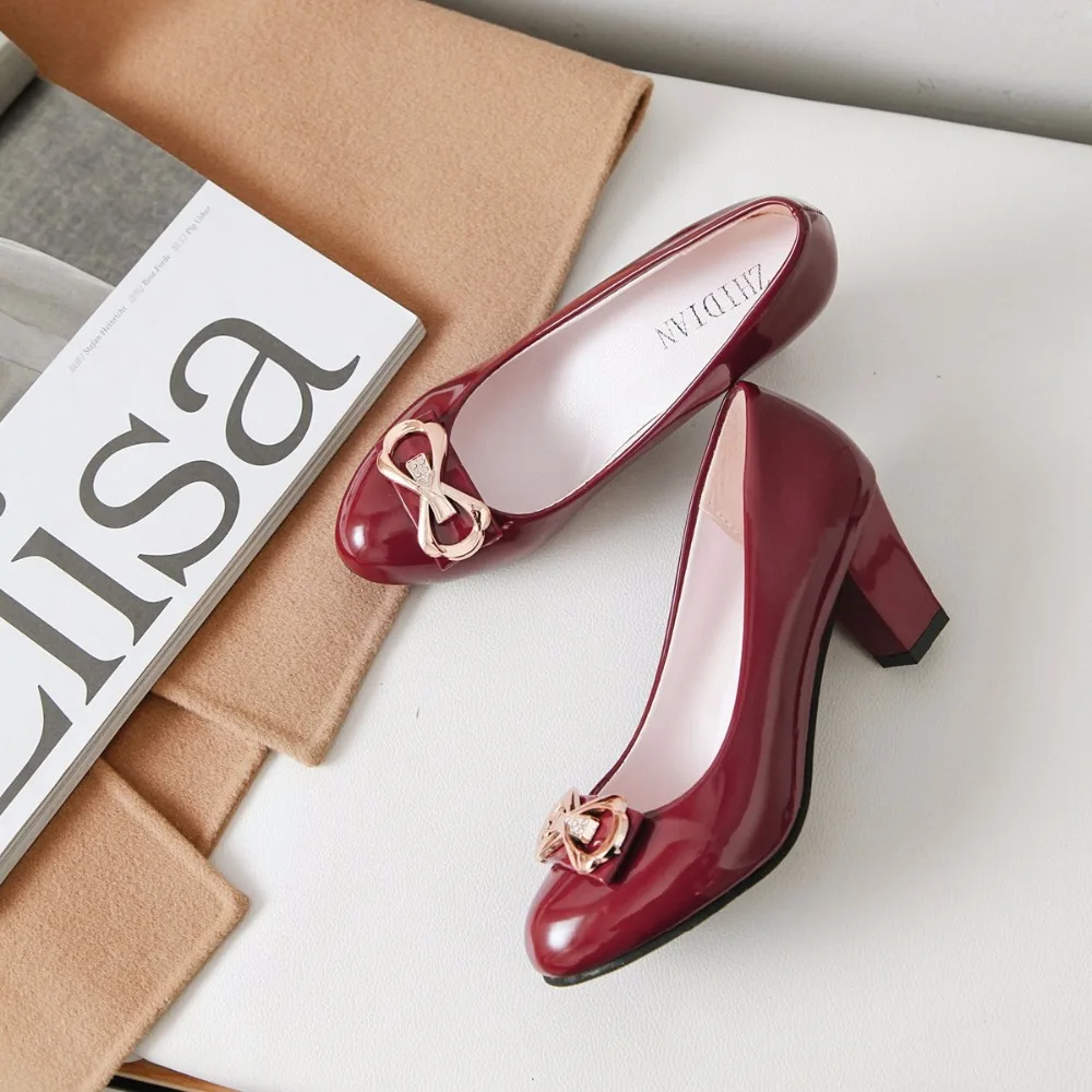 Кожаные туфли; женские туфли-лодочки; Брендовые вечерние туфли на низком массивном каблуке 6,5 см с милым бантиком; цвет винный, красный, черный, бежевый; d902