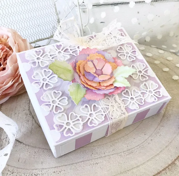 

KLJUYP 2018 New Christmas Favor Candy Box Metal Cutting Dies Stencils for DIY Scrapbooking Decorative Embossing DIY Paper Cards