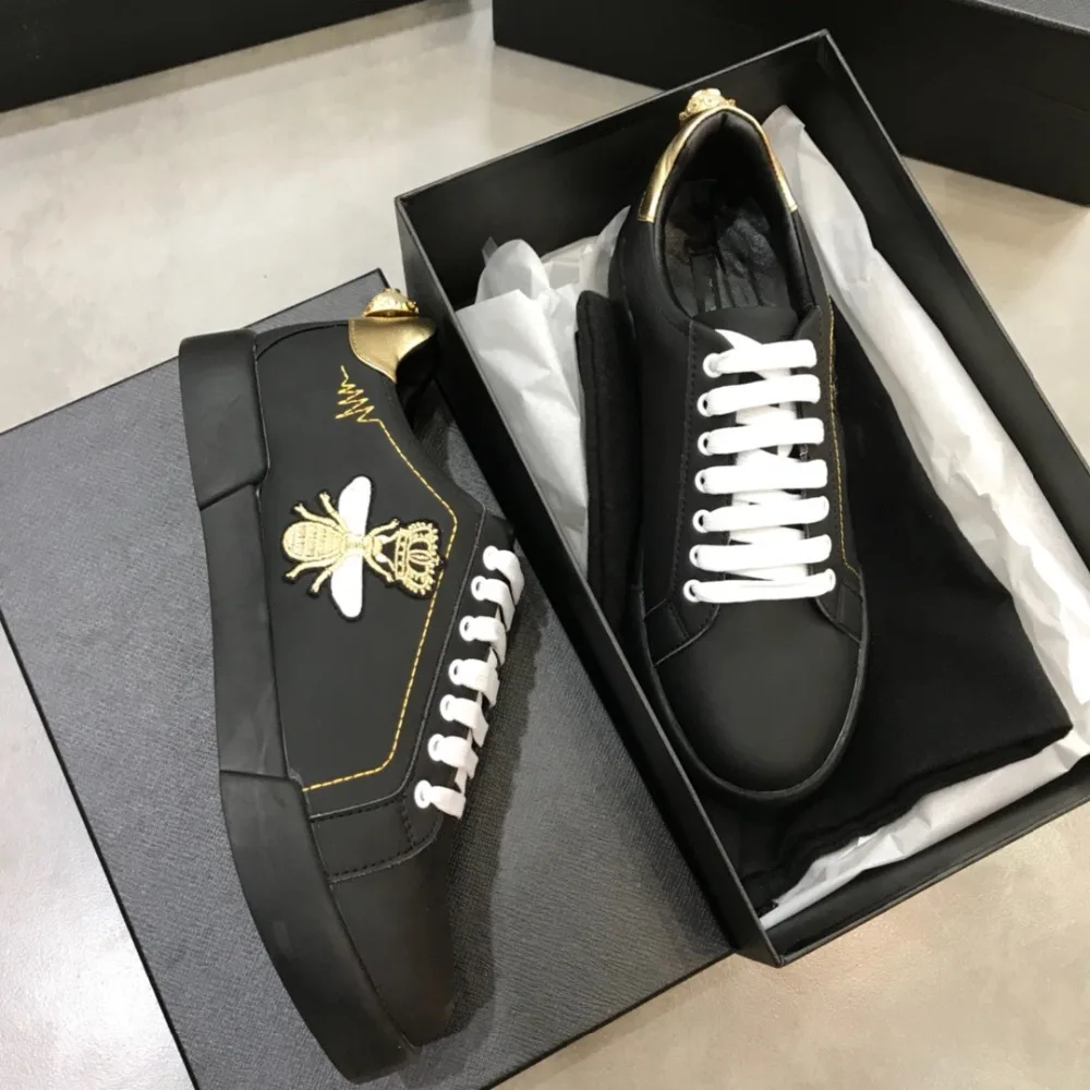 

Designer Brand Men's Flat Sneakers 2019 Spring and Autumn Crown Embroidery Pearl Imported Leather Comfortable Men's Shoes