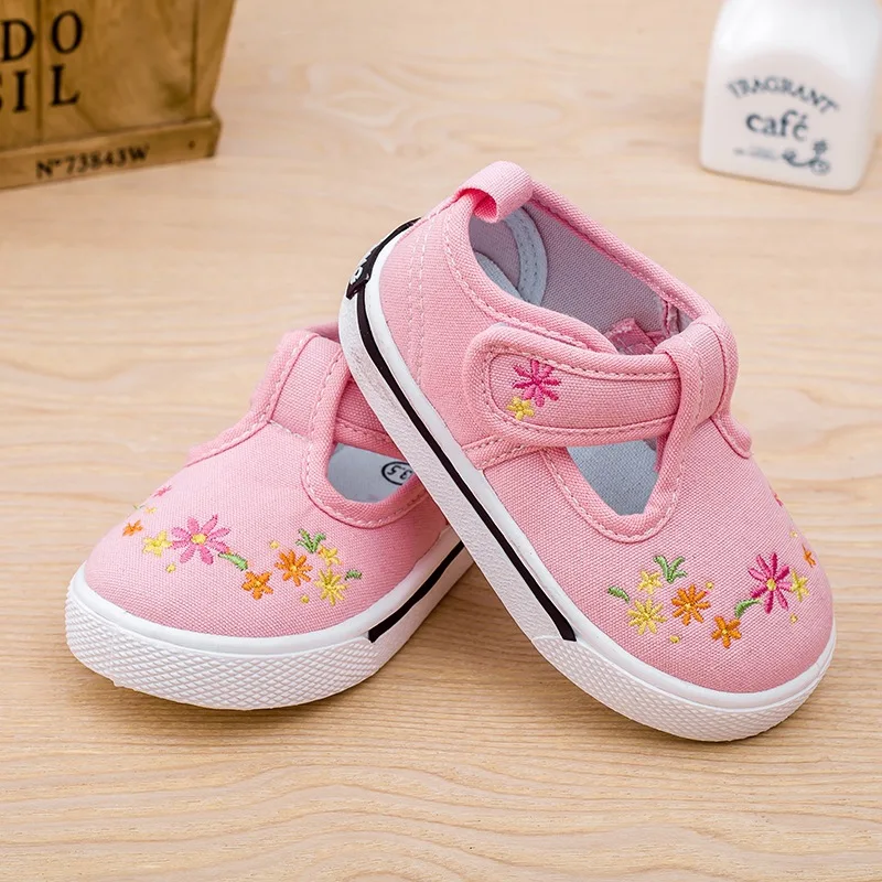 Обувь для маленьких девочек; повседневная обувь с цветочной вышивкой; сезон весна-осень; кроссовки для маленьких девочек; парусиновые кроссовки с цветами