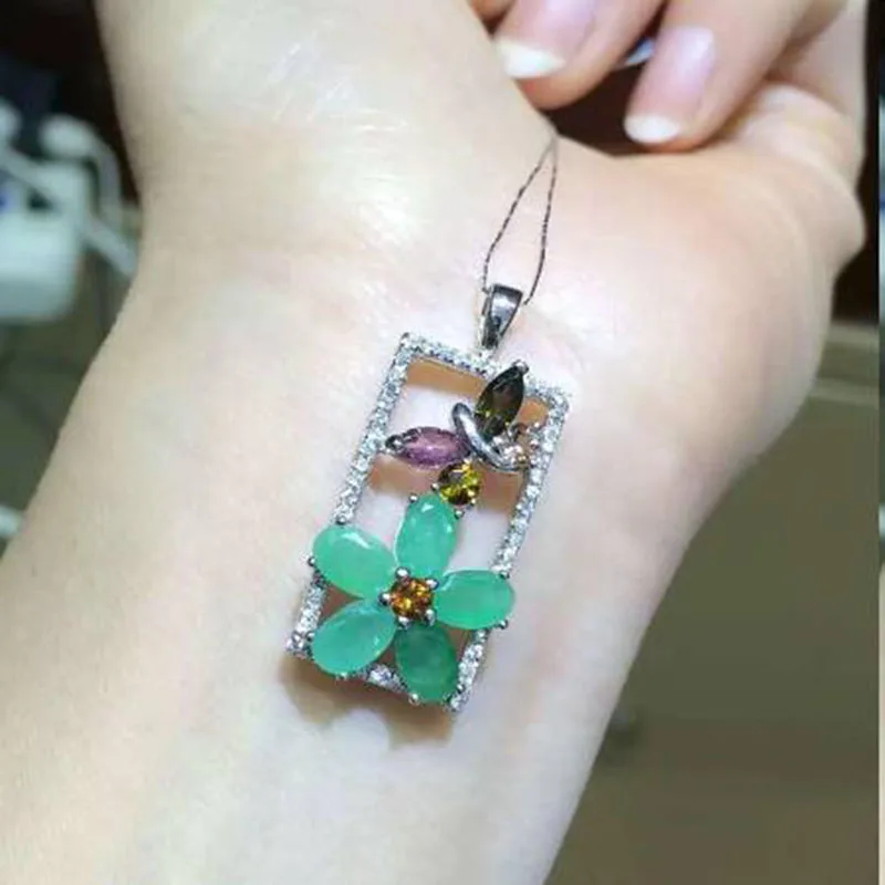 

Collier Qi Xuan_Trendy Jewelry_Colombian Green Stone Flower Necklaces_925 Solid Silver Pendant Necklaces_Factory Directly Sales