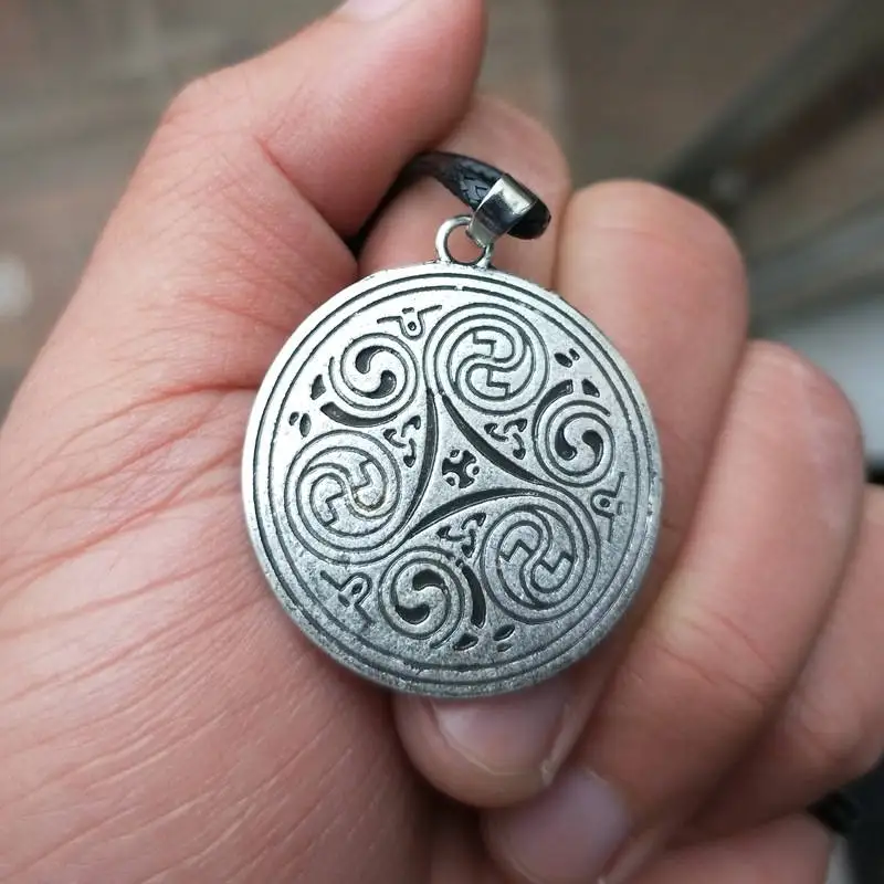 1pc dropshipping Viking Necklace Amulet Jewelry Trinity magic merlin triskele triquetra celti symbol pewter pendant (2)