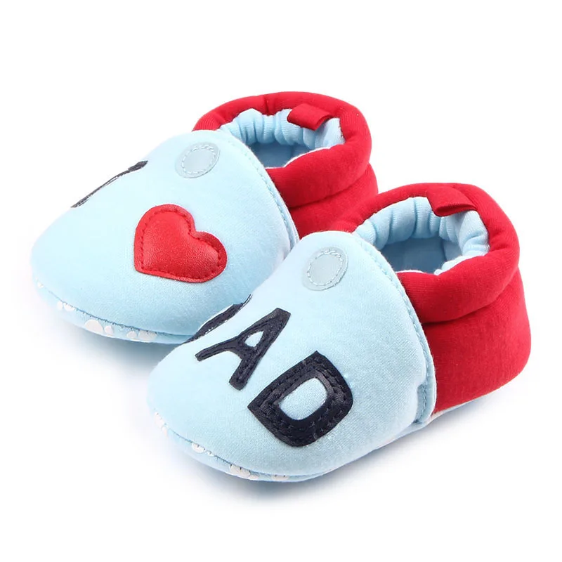 Милая обувь для малышей; мягкие комнатные туфли на плоской подошве с круглым носком; i love mom/DAD - Цвет: Небесно-голубой