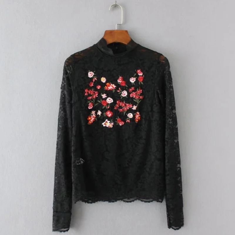 

2017 Fashion Women embroidery Perspective Lace T-shirt Casual Long sleeve Tops Summer style Bottoming shirt Femme Tee Shirt T677