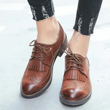Женская обувь в британском стиле; сезон осень-весна; женская кожаная обувь с перфорацией типа «броги» с бахромой; повседневные женские туфли-оксфорды в стиле ретро