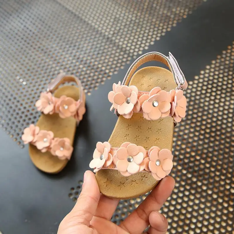 Обувь для девочек обувь принцесса цветок Сандалии для девочек г. летние новые модные дышащие детские пляжные сандалии Повседневное нескользящей мягкой Сандалии для девочек