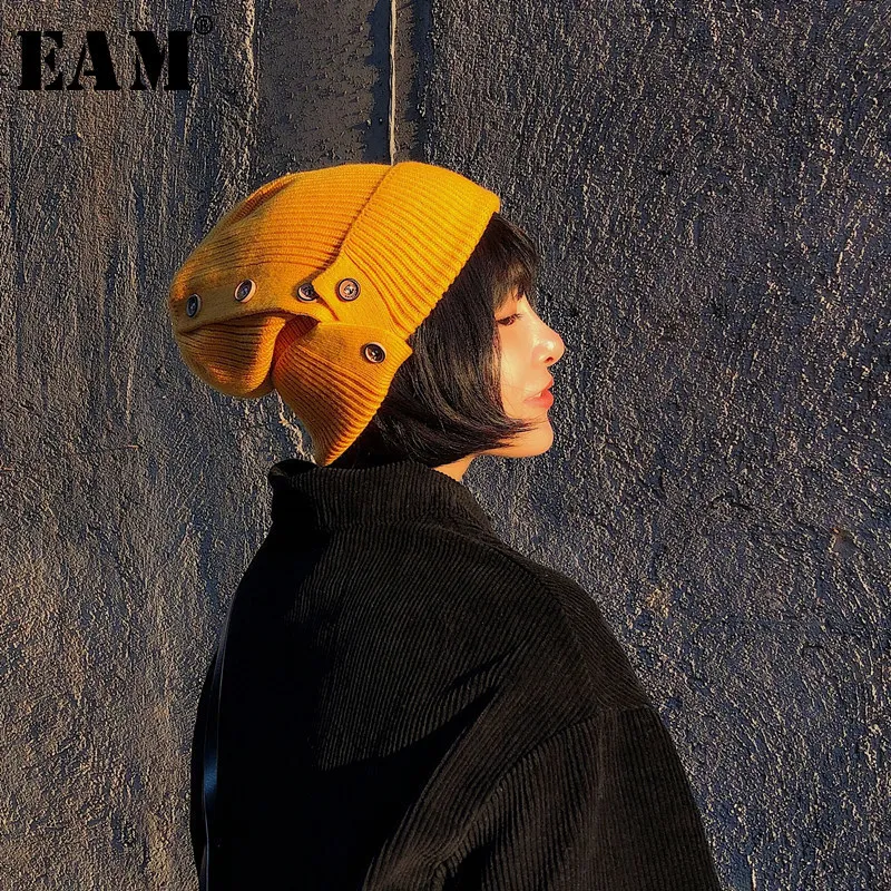 

[EAM] 2019 Spring Summer Woman Stylish Hot Sell Solid Color Six Colors Knitting Button Decoration Keep Warm Hat All Match LE010