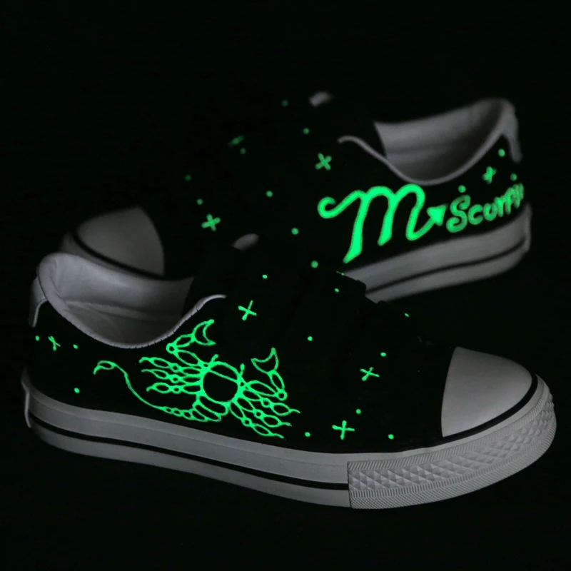 

Hand Painted Scorpio Constellation Canvas Shoes Men Tenis Masculino Adulto Fashion Luminous Casual Flat Leisure Shoes Sapatos