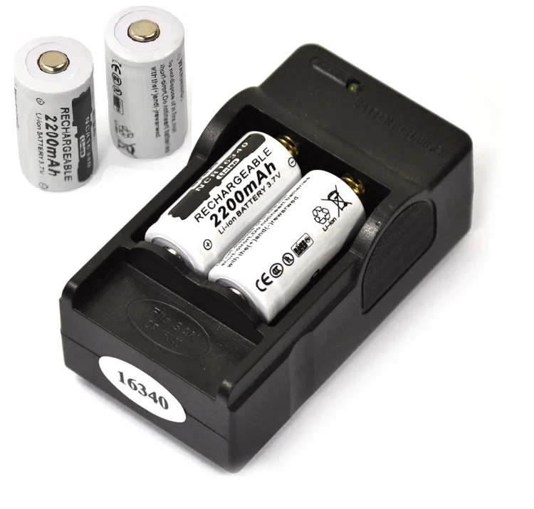 Billige 4 STÜCKE 3,7 V 2200 mAh 16340 CR123A Li Ion Akku + 1 STÜCKE steckplätzen Reise Ladegerät, Taschenlampe lithium Batterie