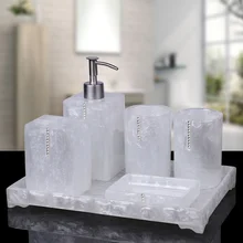 Набор туалетных принадлежностей в европейском стиле из пяти предметов для ванной комнаты, Набор держателей для зубных щеток из смолы LO724206