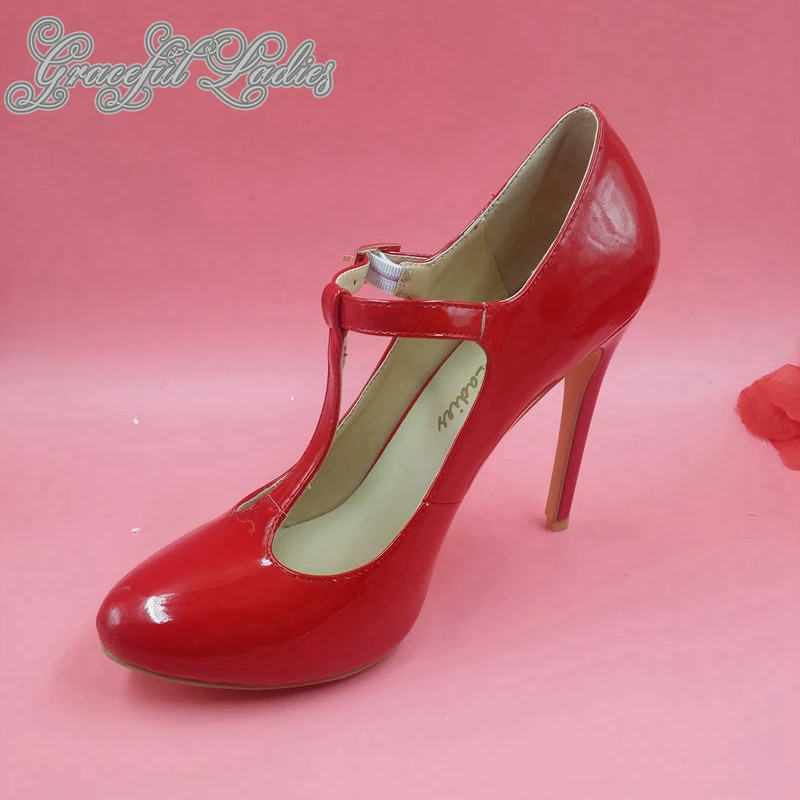 red patent pumps round toe