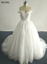 2017 Ball-gown Lace Wedding Dresses with Sweetheart Neckline Sleeveless Handmade Flowers Court Train Floor Length Bridal Gowns