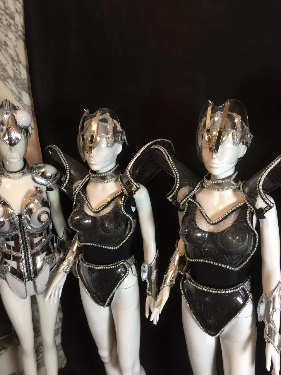 Led-Luminous-Costume-LED-DJ-Nightclub-Party-Catwalk-Show-Party-costume-Transparent-LED-light-armor (2)