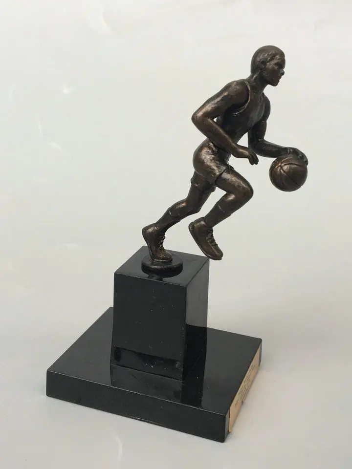 البضائع القديمة الأصلي المرآب كيت 10 سنتيمتر كرة السلة لاعب D روز MVP الكأس كوب نحاسي الشكل العمل النادرة نموذج فضفاض لعبة