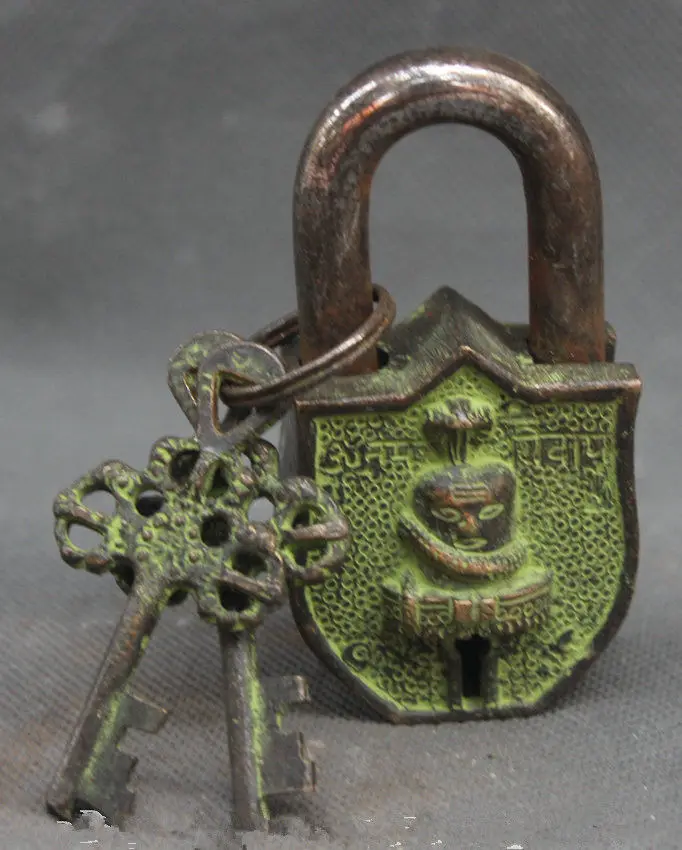 

Old Tibet Buddhism Bronze Snake Naga Kanya Buddha Head Folk Home Lock Key Set