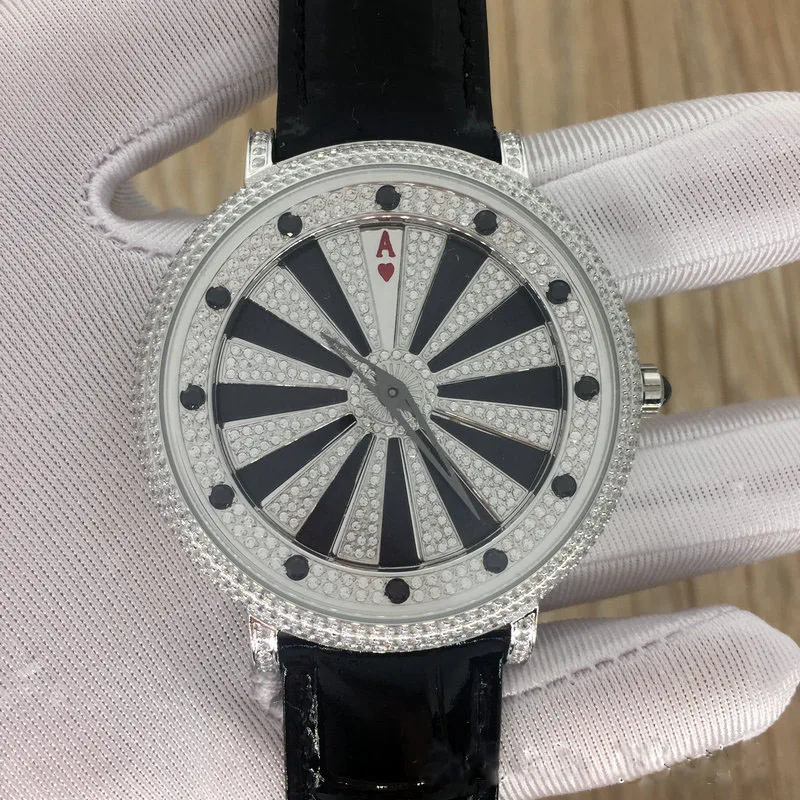 

When The Quartz Rotates, The Royal Flush Is Neutral. The star Is Full Of 5A Cut Zircon. The Large Dial Is For Men And Women.