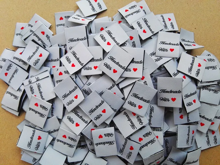 150pcs/Lot 20x50mm White Centre Folded "Handmade With Love" Clothing Labels Tags High Density Damask Red Heart Woven Labels