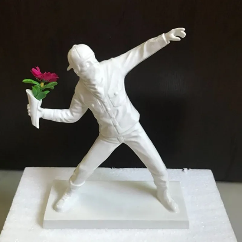 

Banksy Flower Bomber Throw Flower Boy Ceramics Craftwork Statue Wedding Supplies Bedroom Dressing Table Decoration X1850