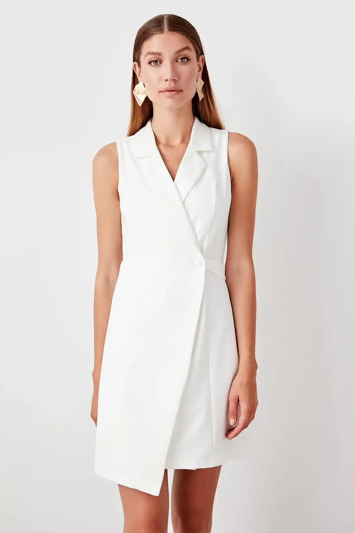 white sleeveless shirt dress