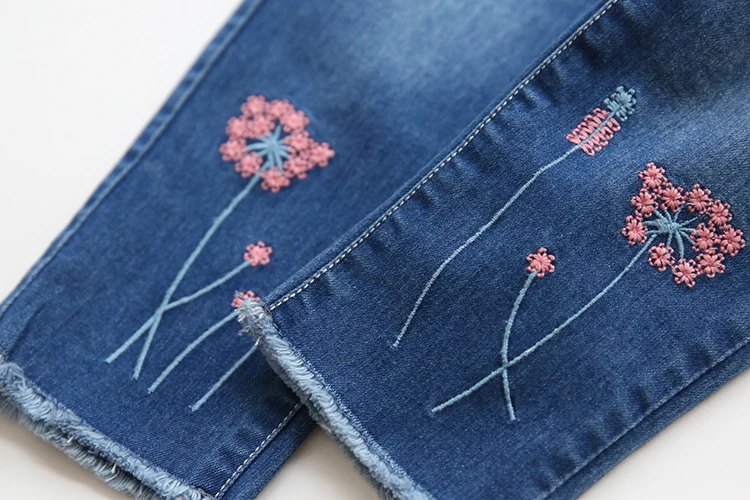 Новое поступление повседневные джинсы для маленьких девочек джинсы с цветочной вышивкой для девочек детские джинсы на весну-осень детские длинные штаны высокого качества