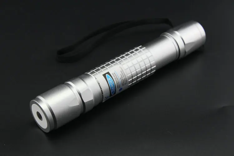 Jshfei الأحمر أشعل حرق مباراة مع شاحن بطارية مؤشر الليزر تعديل التركيز 650nm الليزر القلم Jshfei الأحمر أشعل حرق مباراة مع شاحن بطارية مؤشر الليزر تعديل التركيز 650nm الليزر القلم