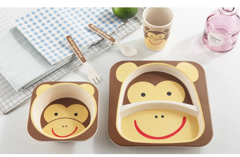 A set of children's dishes, cutlery, creative gifts for children. Environmentally friendly children's bamboo dishe.s./5 pieces