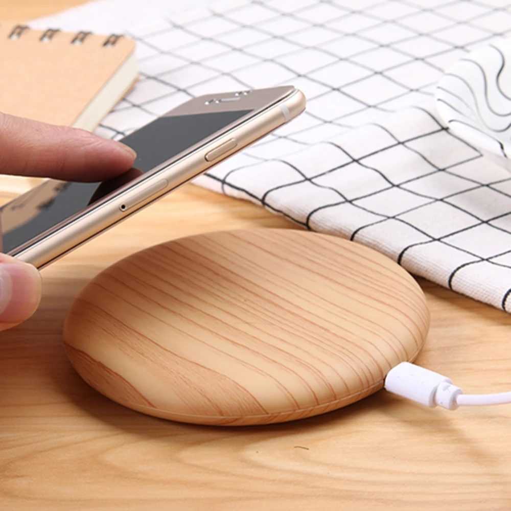 

Slim Round Wood Grain Portable Qi Wireless Charger for iPhone 8 X XR XS fast Charging Pad for Samsung S9 S8 Note 9 USB Chargers