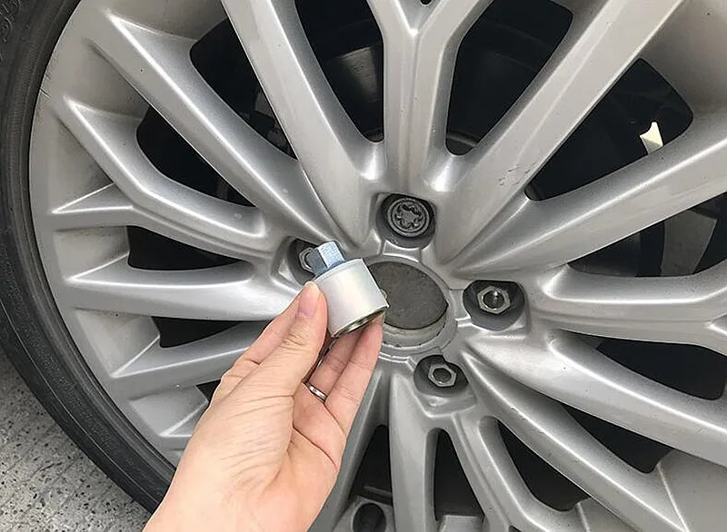 1PCS for Audi A1 A5 A3 A4L A6L A7 Q3 Q5 A8 TT R8 tire anti-theft screw disassembly tool key sleeve 4