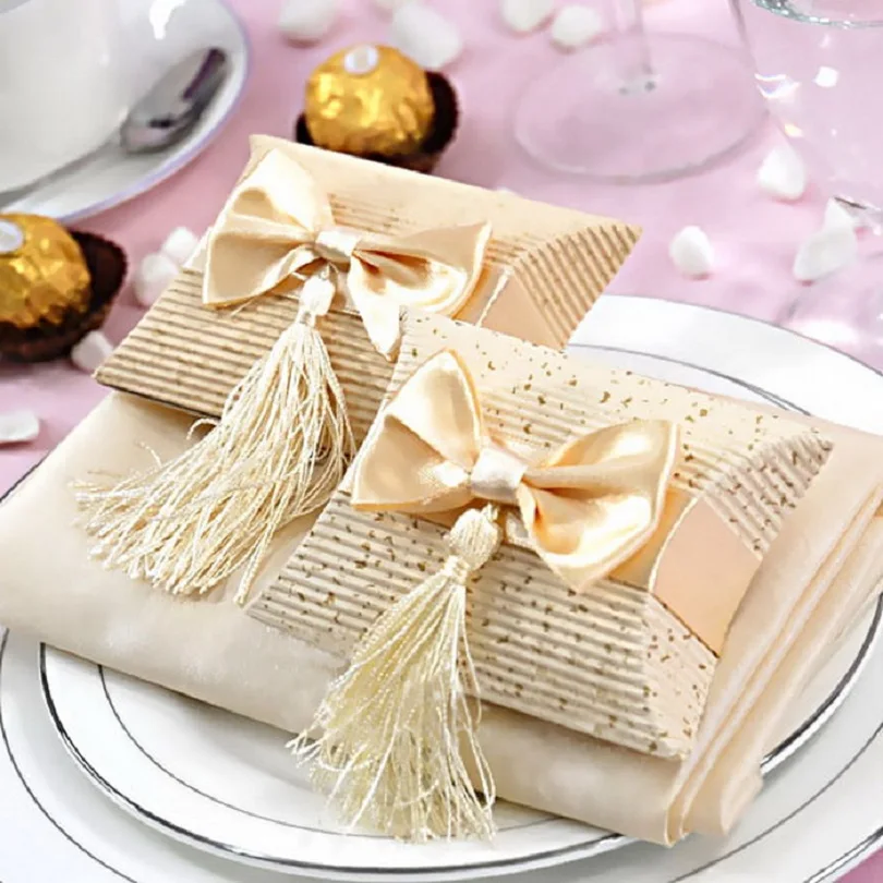 

KATE FAVORS Paper Pillow Box Red and Cream Box Wedding Favor Candy Boxes Gift Packaging 12pcs