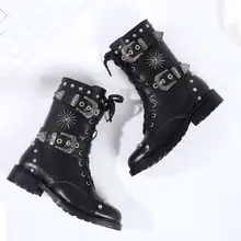 Новое поступление; красивые женские зимние кожаные ботинки в байкерском стиле черного цвета; ботинки для верховой езды с боковой молнией и ремешком и пряжкой; женские ботинки на плоской подошве в стиле панк