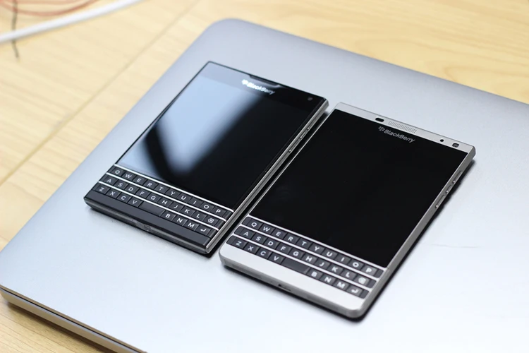 Мобильный телефон BlackBerry Q30 Passport Silver Edition, 3 ГБ ОЗУ, 32 Гб ПЗУ, камера 13 МП, разблокированный серебристый цвет
