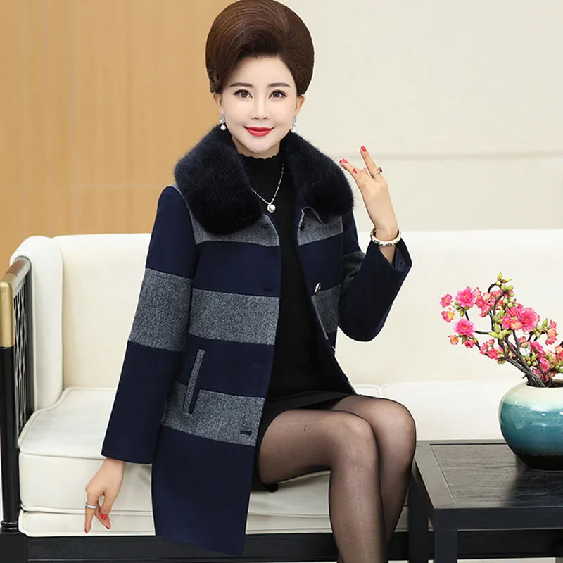 Casual old woman winter jacket cotton thick wool coat in the elderly