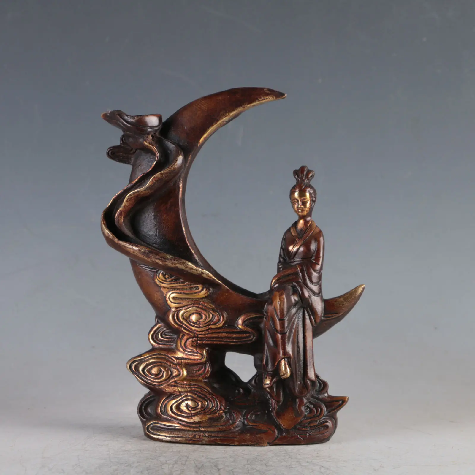 

Gilt Copper XiangYun Wind Around The Moon Statue Made By The Royal Of DaQing