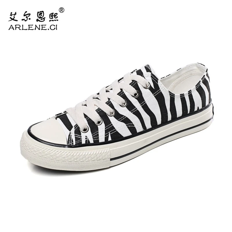 

Men Canvas Skateboarding Shoes Outdoor Breathable Sport Sneakers Male Youth Camouflage Animal Pattern Personality Board Shoes