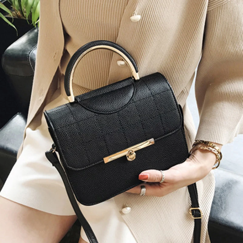 

2019 new trend fashion small square bag Messenger multi-function retro girl wild fashion elegant shoulder portable female bag