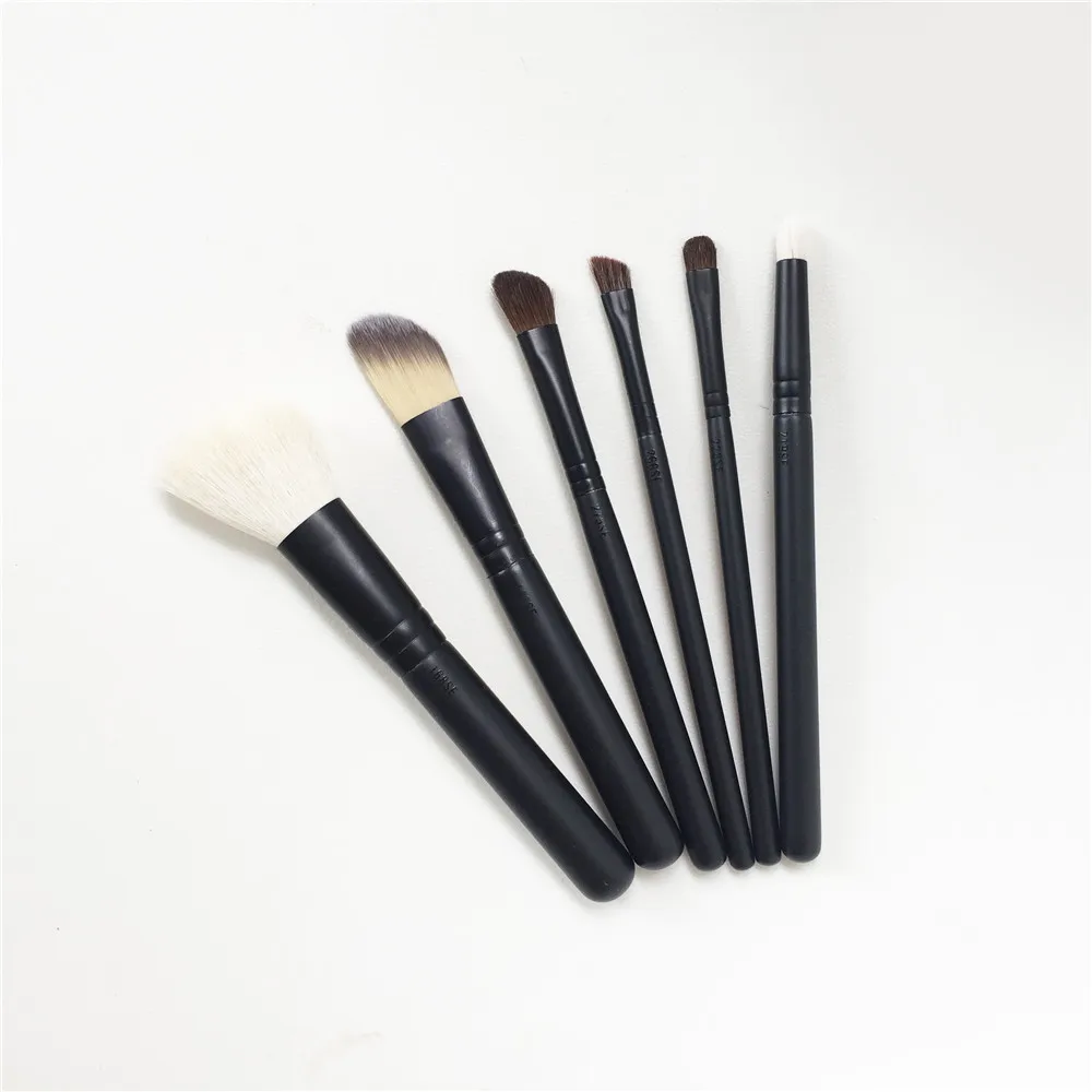 MAC Look in a Box Advanced Brush Set _ 1