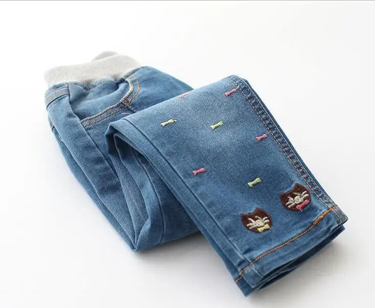 Весенне-осенняя одежда для детей повседневные джинсовые штаны милые джинсы с вышивкой для девочек