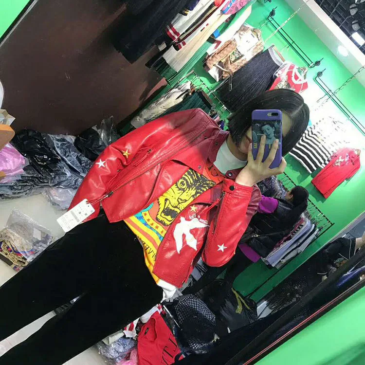 Женская куртка из искусственной мягкой кожи с цветочным принтом и вышивкой, мотоциклетная куртка из искусственной кожи красного и черного цвета с отложным воротником, верхняя одежда в стиле панк PY17