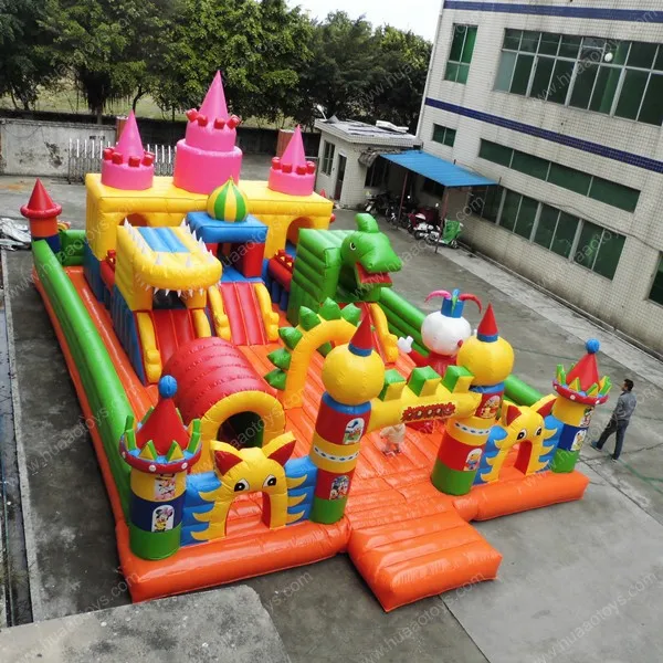 Commercial outdoor castle trampoline giant amusement park inflatable playground for childrenin
