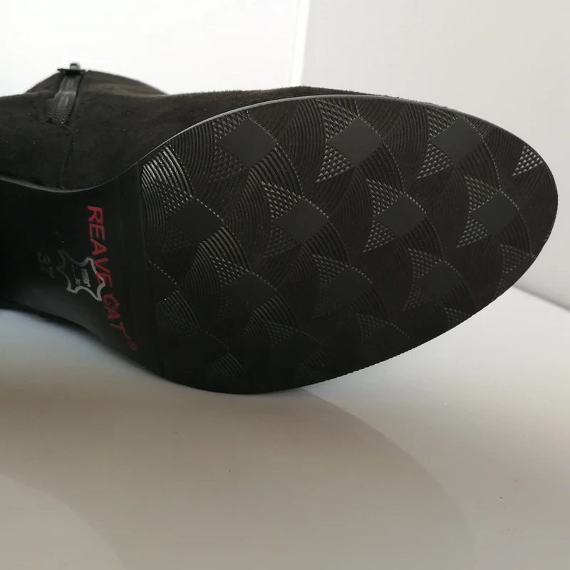 REAVE CAT/европейские размеры 34-45; модные Демисезонные женские ботильоны из флока; дизайнерская обувь на толстом каблуке с молнией; Цвет черный, бежевый; из флока; CCA064
