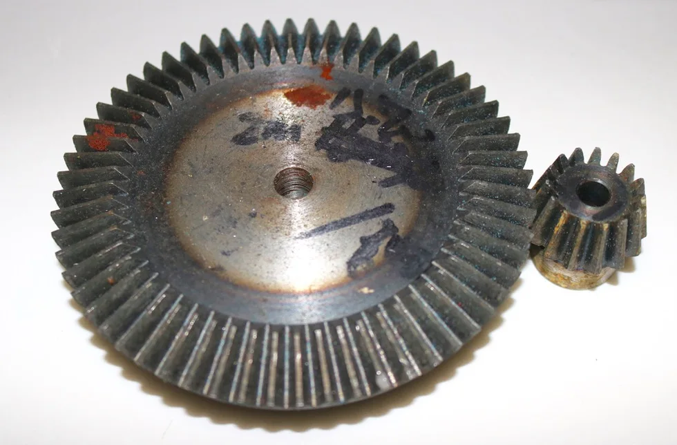 

For sale 2015 Freeshipping 1:2 ratio /2M-20T/40T 90 Degree precision gear drive bevel gear(2M-20 teeth with40 teeth)--2pcs/set