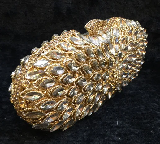 Дизайнерский вечерний клатч на плечо с бриллиантами от известного бренда