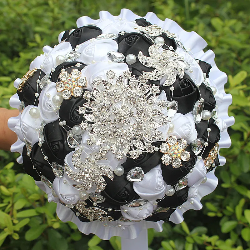 163 50 De Réductionpopulaire Noir Blanc Rose Fleur Mariée Tenant Bouquet De Mariage Diamant Perle Perlée Broche Bouquet Mariage Fleur Pl001 2 In