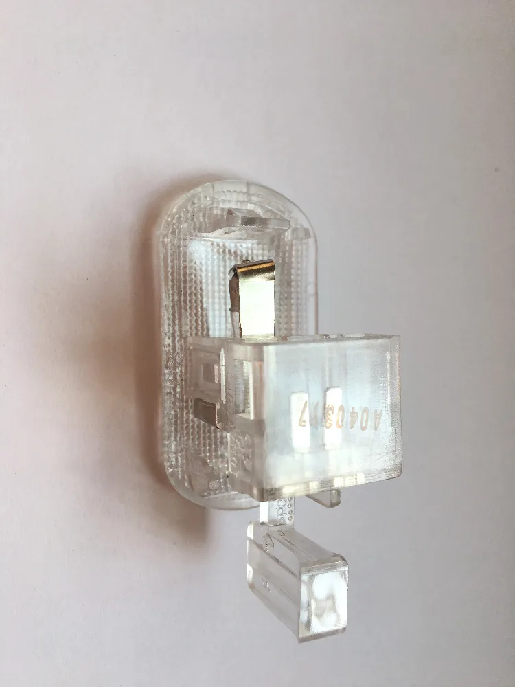 Подкладке лампочка для вещевого ящика для хранения лампа отсека для гольфа MK4 Jetta 4 Passat B5 Бора Octavia 1J0 947 301 1J0947301