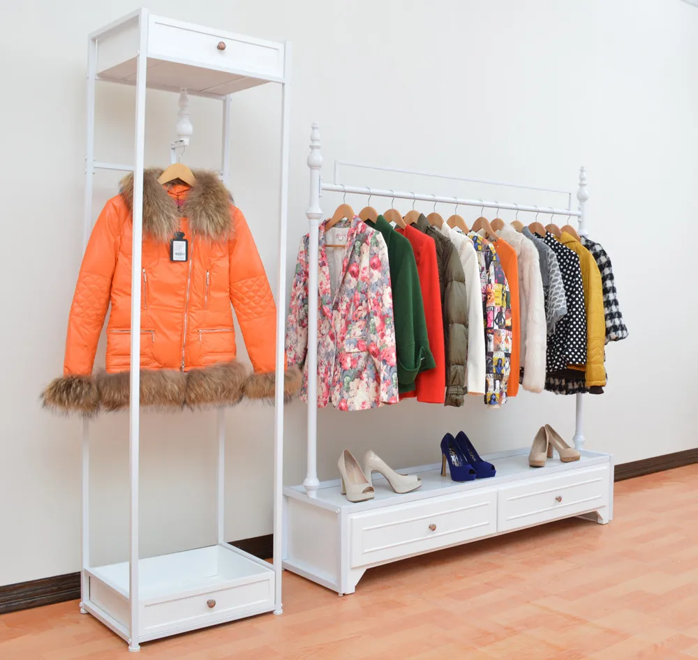 Continental Iron clothing rack shelf store display hanger floor-side with lockers pylons | Мебель